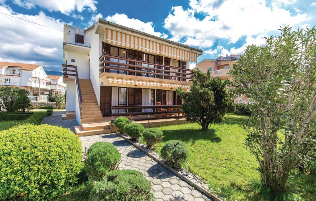 Vonkajšia záhrada v ubytovaní Apartman Jadranovo