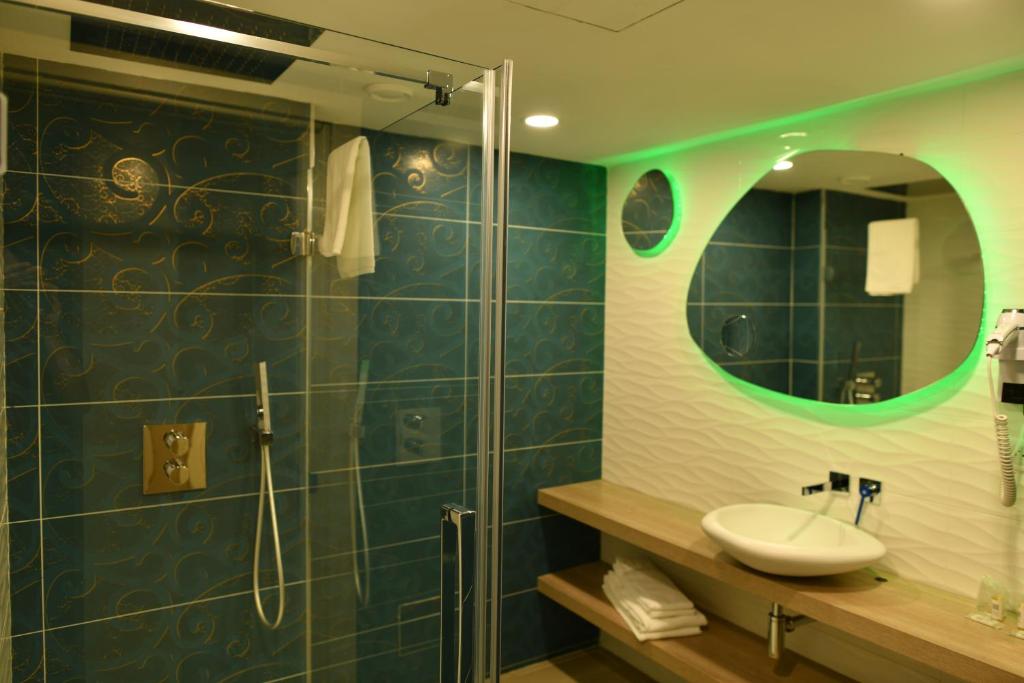 Koupelna v ubytování Hôtel Le Claridge