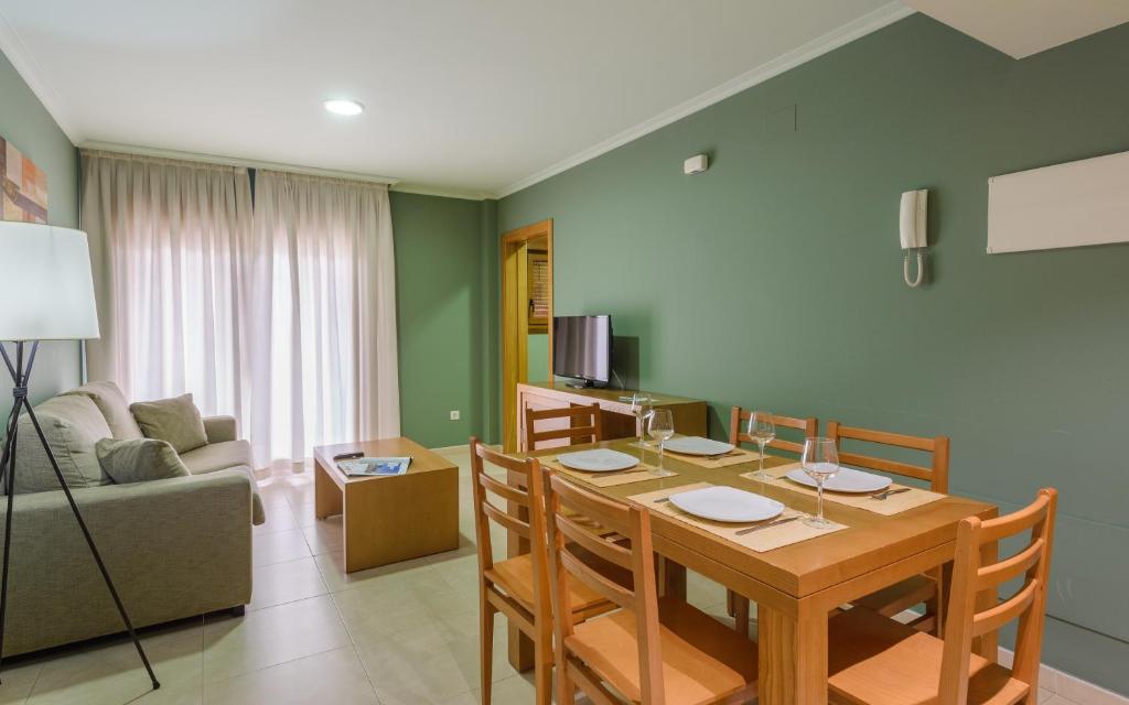 A seating area at Apartamentos Trisquel