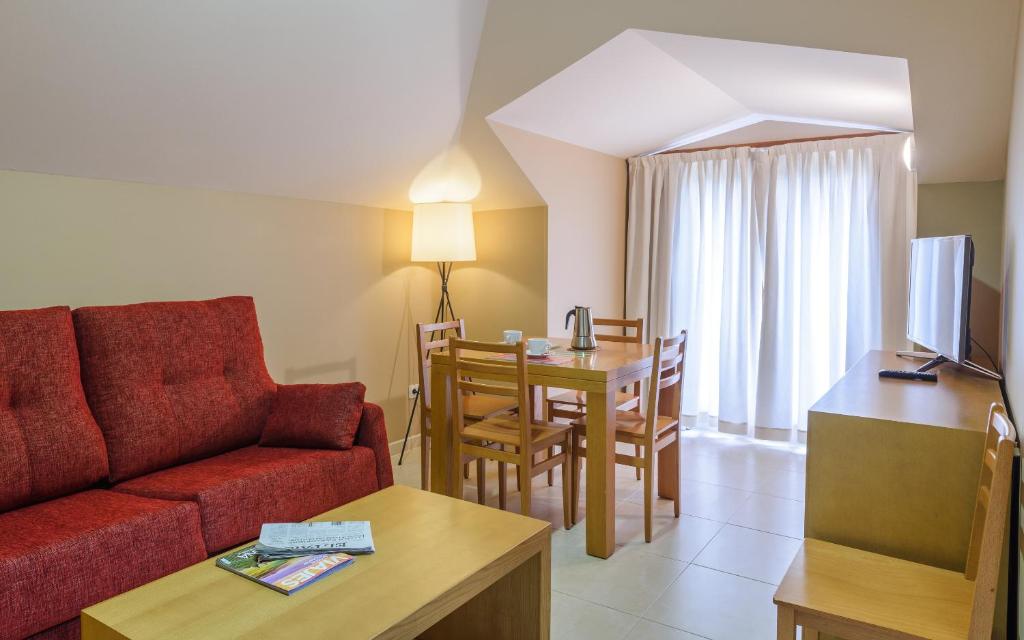 A seating area at Apartamentos Trisquel
