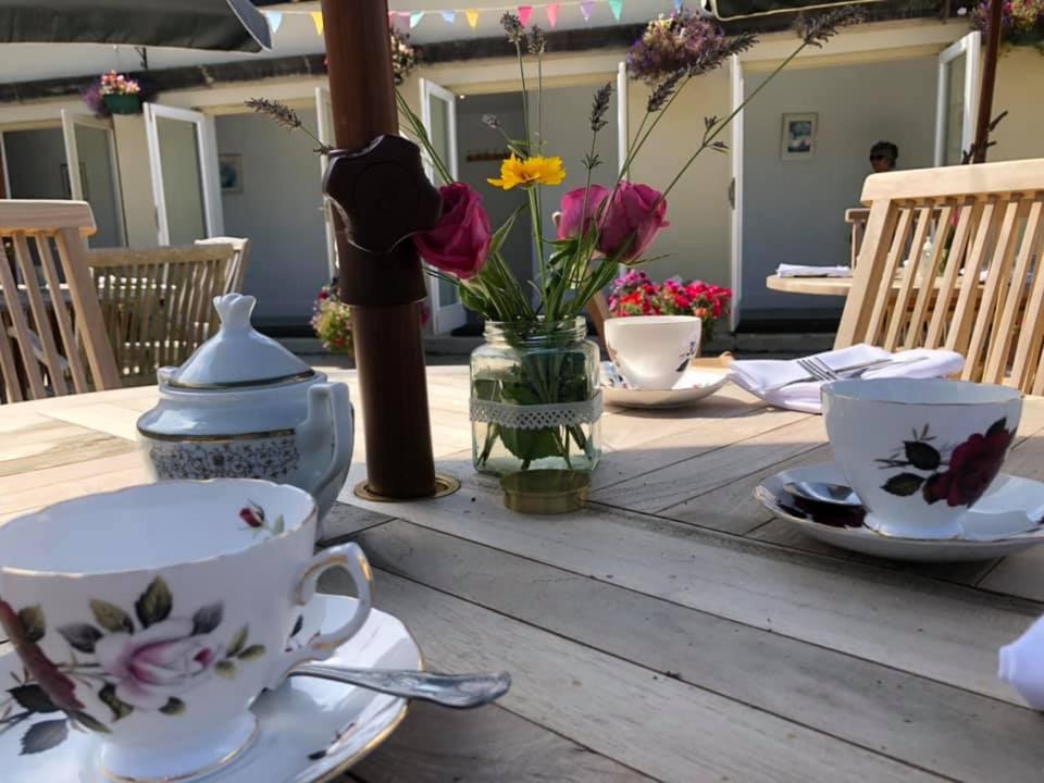 Příslušenství pro přípravu čaje a kávy v ubytování Albert Cottage Hotel