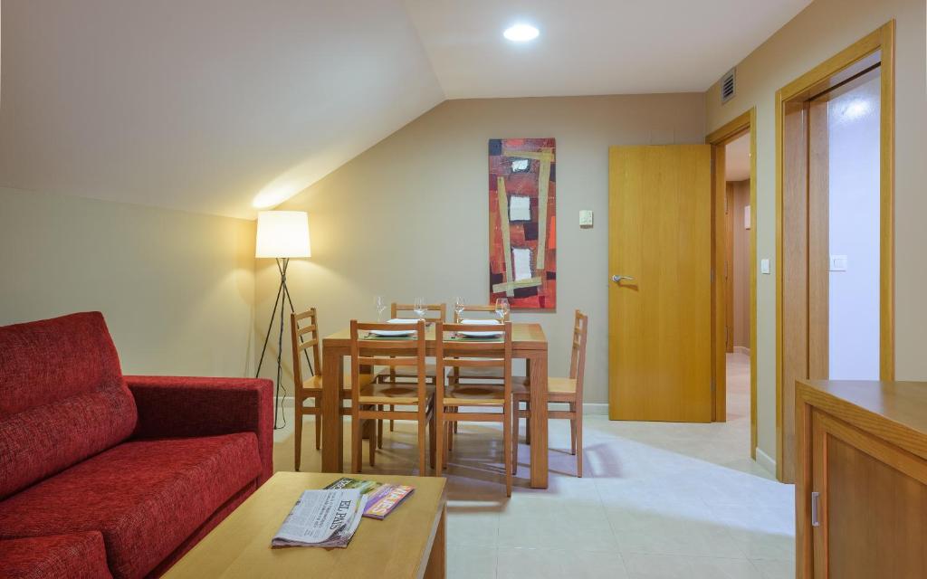 A seating area at Apartamentos Trisquel
