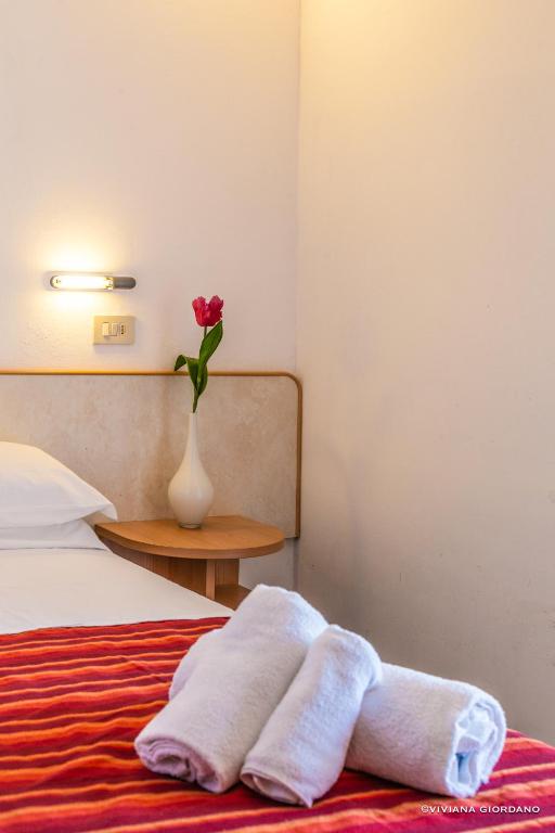 Postel nebo postele na pokoji v ubytování Hotel Beverly