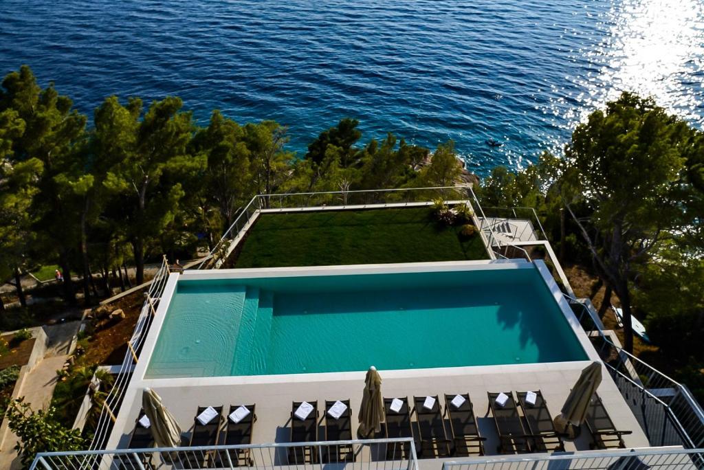 Bazén v ubytovaní Villa Colomba a luxury villa in Brela, seafront alebo v jeho blízkosti