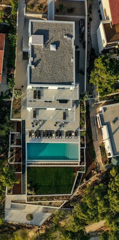 Bazén v ubytovaní Villa Colomba a luxury villa in Brela, seafront alebo v jeho blízkosti