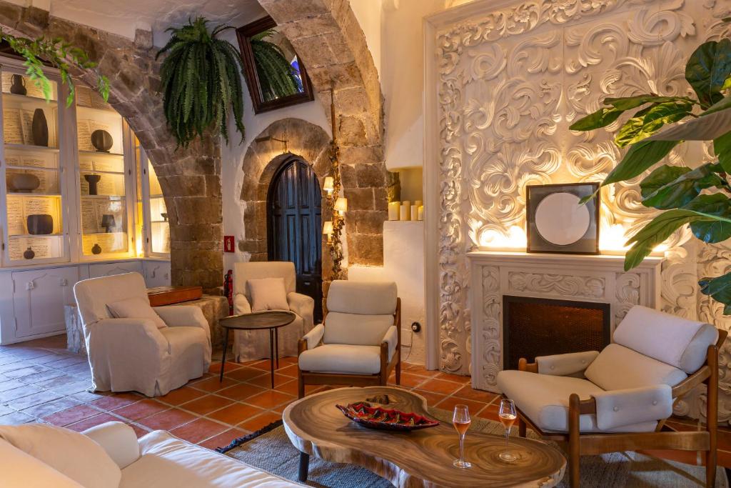 Hotel La Torre del Canonigo - Small Luxury Hotels i Ibiza ...