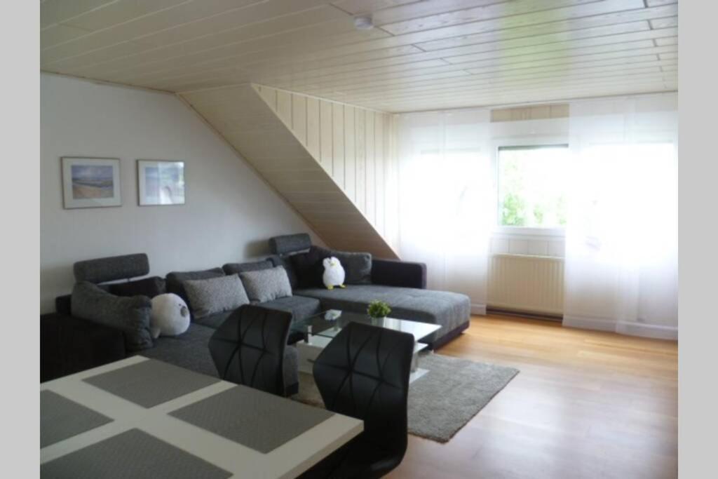 a living room with a couch and a table at Ferienwohnung nördliches Münsterland in Greven