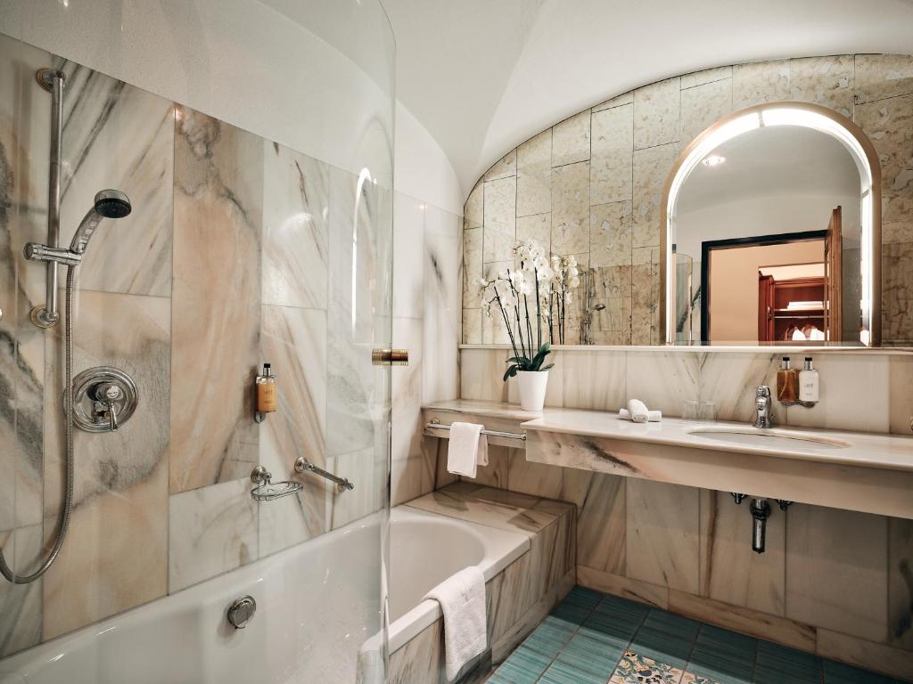 Koupelna v ubytování Hotel Pichlmayrgut