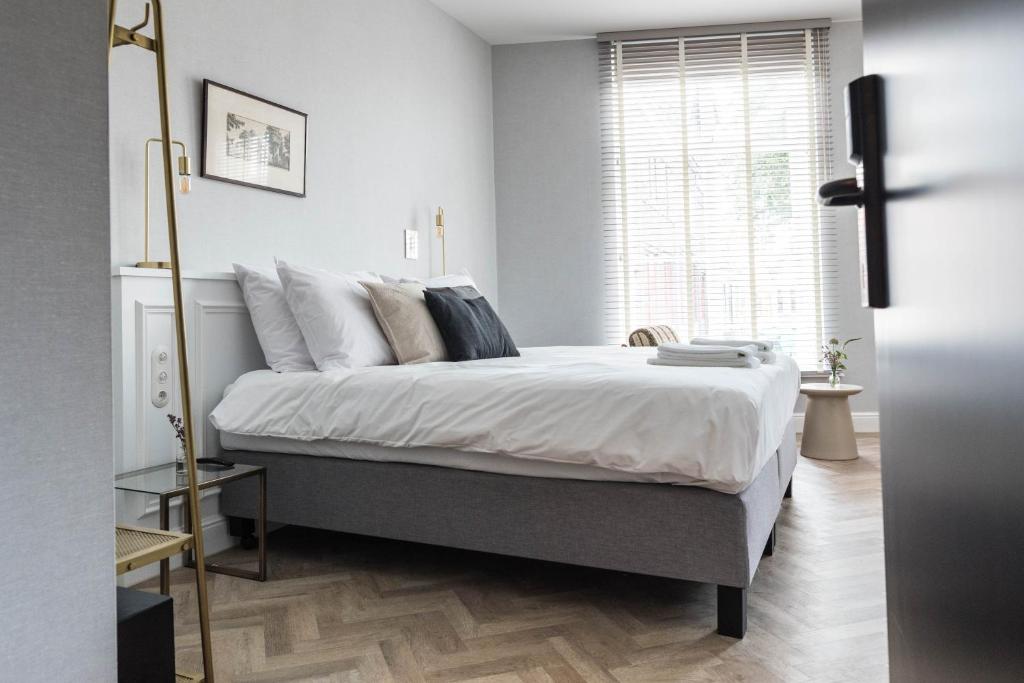Postel nebo postele na pokoji v ubytování Ysbrantsz Boutique Hotel