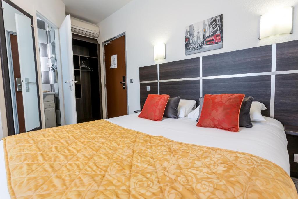 Postel nebo postele na pokoji v ubytování Hotel Le Centre