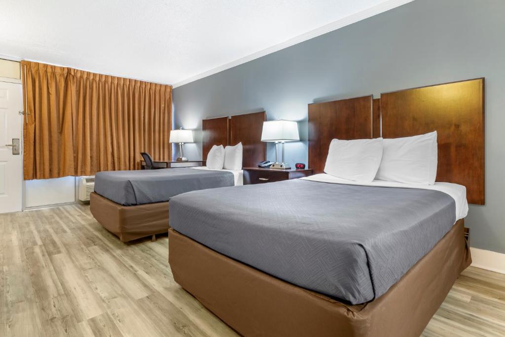 a hotel room with two beds and a window at Econo-Lodge of Conway in Conway