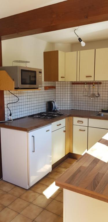 Kuchyň nebo kuchyňský kout v ubytování Source d'Arimont