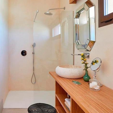 a bathroom with a sink and a shower at Trafalgar Polo Club in El Palmar