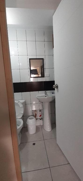 Koupelna v ubytování AYPA Hostal