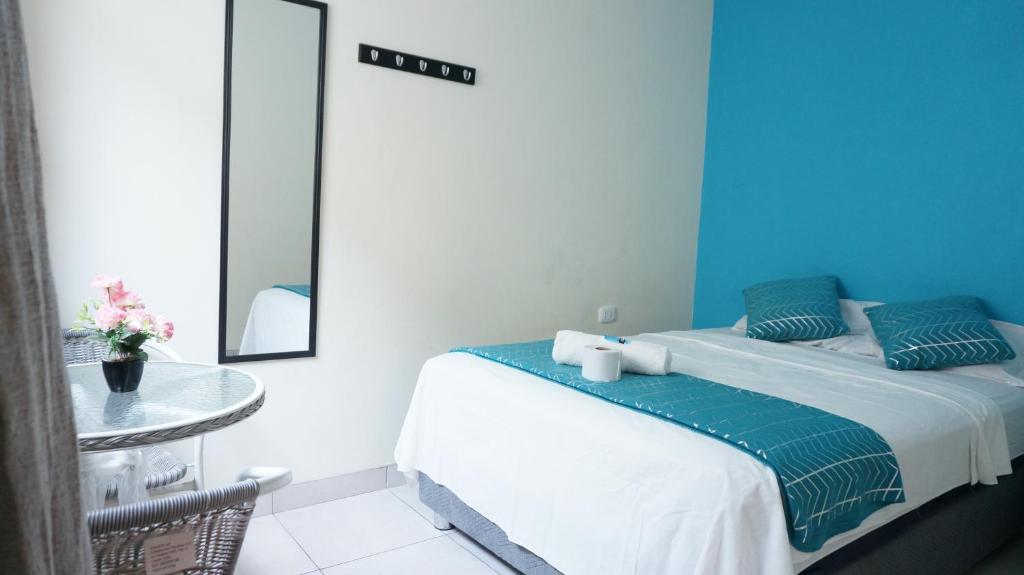 Postel nebo postele na pokoji v ubytování AYPA Hostal