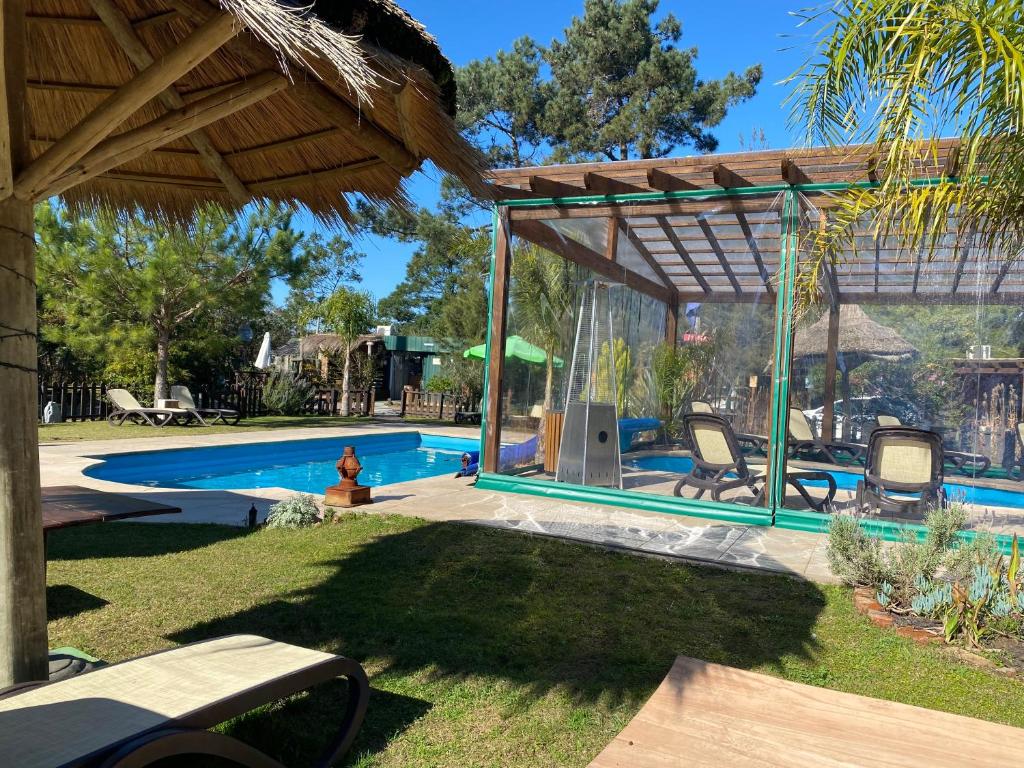 Bazén v ubytování Resort 77 nebo v jeho okolí