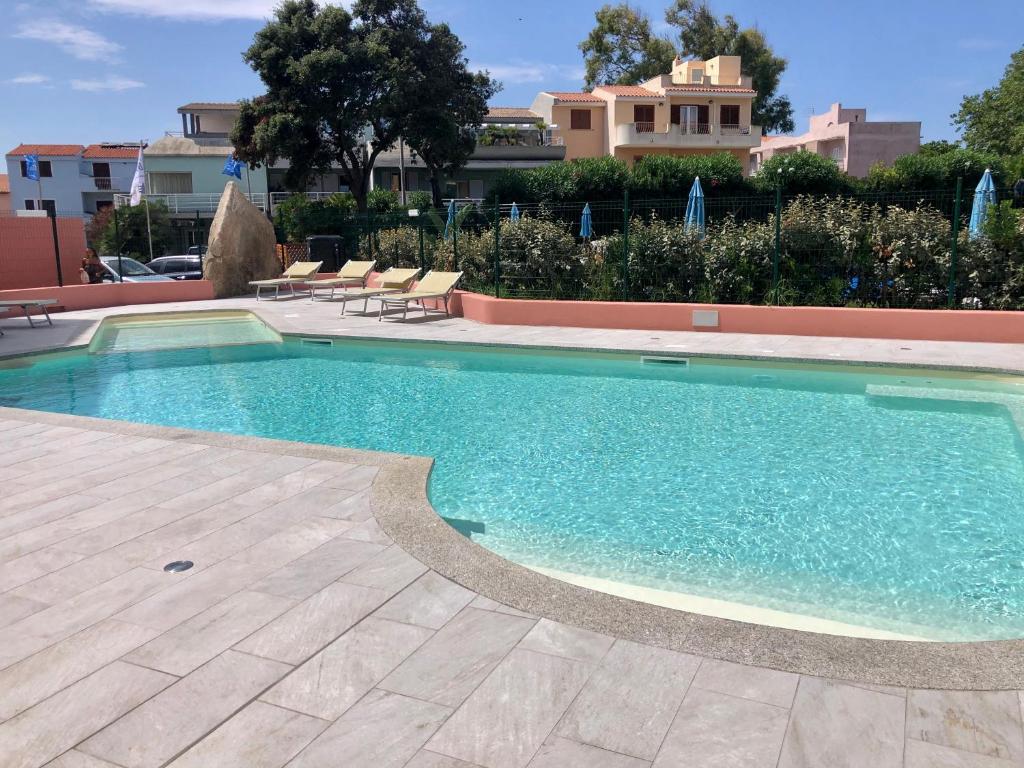 Piscina en o cerca de Residence I Mirti Bianchi