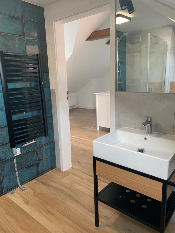 Kúpeľňa v ubytovaní SEN NA MIŁEJ - APARTAMENTY przy PLAŻY - GDAŃSK BRZEŹNO