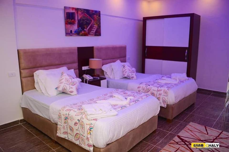 Postel nebo postele na pokoji v ubytování Jewel Matrouh Hotel