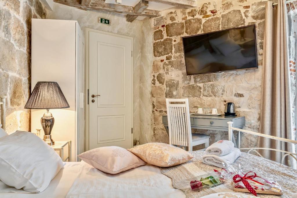 Historic Plaza Varos Split - Resim 39