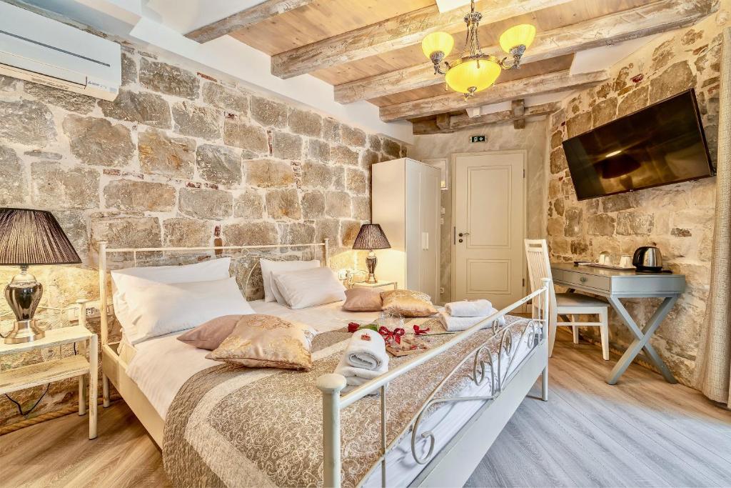 Historic Plaza Varos Split - Resim 28