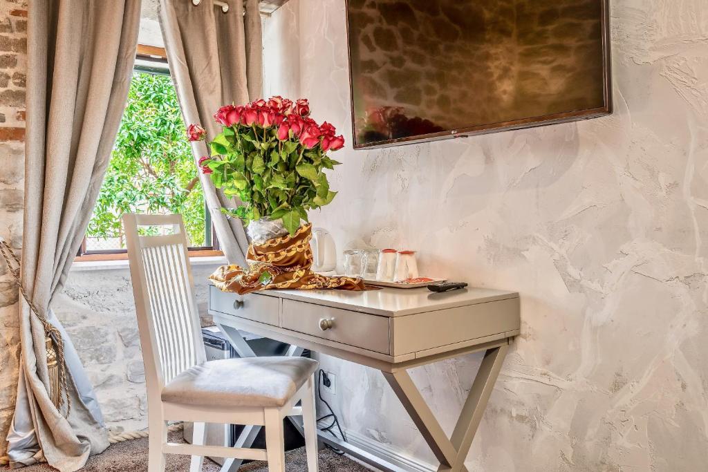 Historic Plaza Varos Split - Resim 4