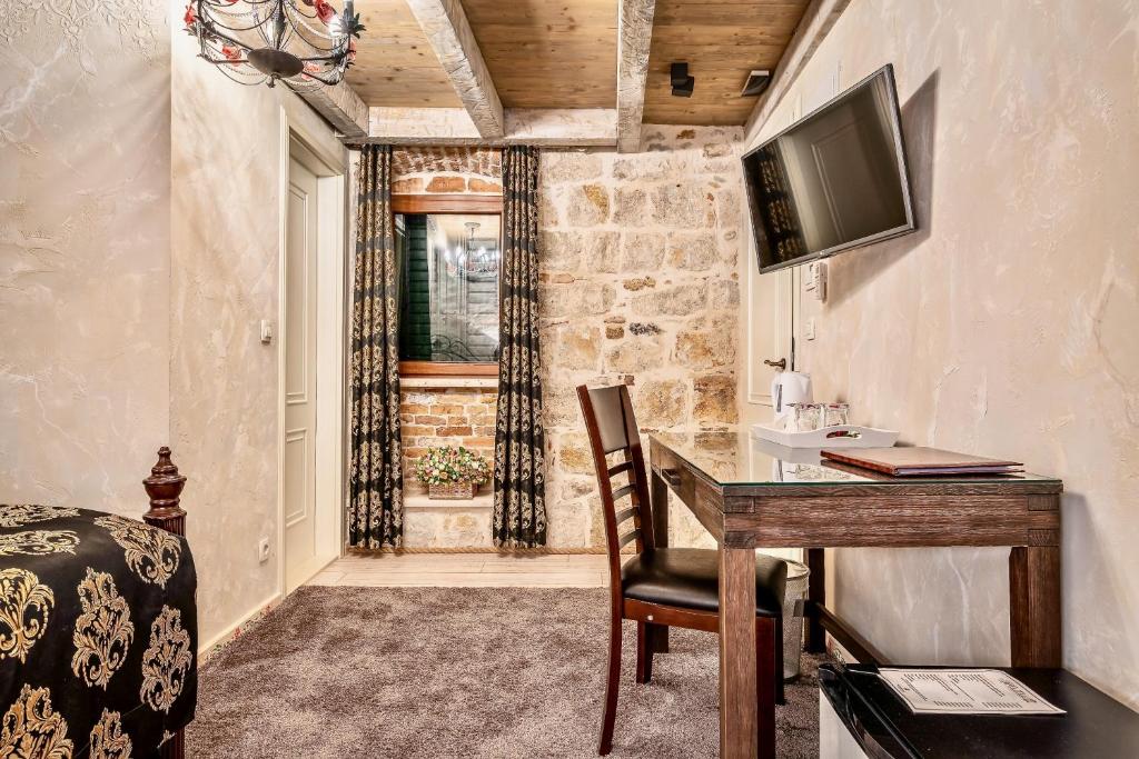 Historic Plaza Varos Split - Resim 32