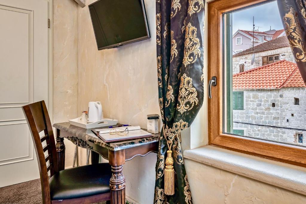 Historic Plaza Varos Split - Resim 3