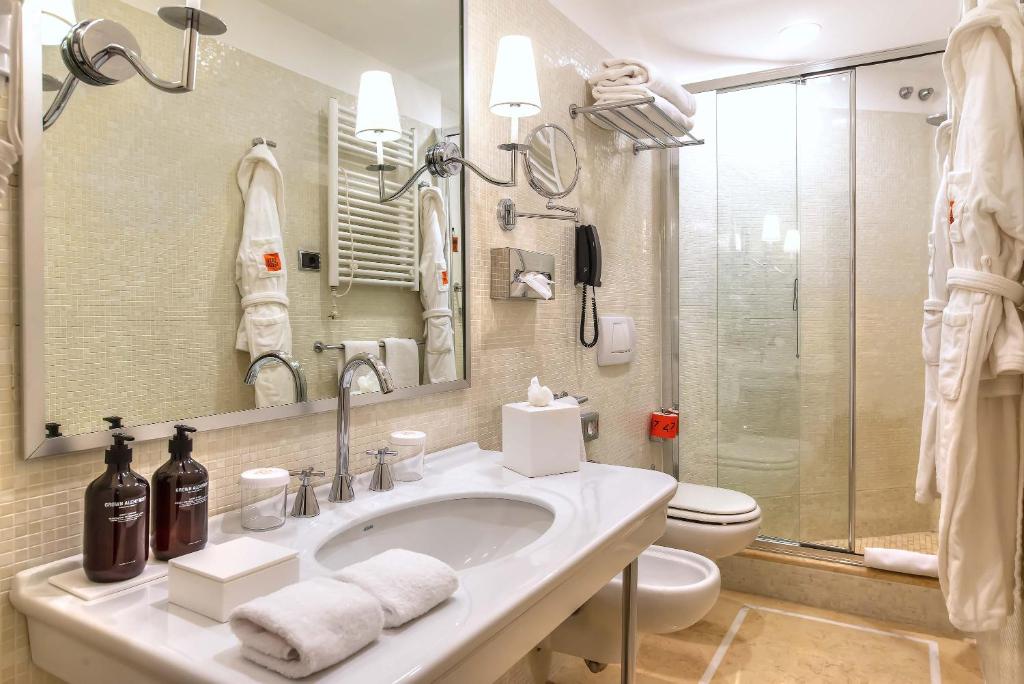 A bathroom at 47 Boutique Hotel