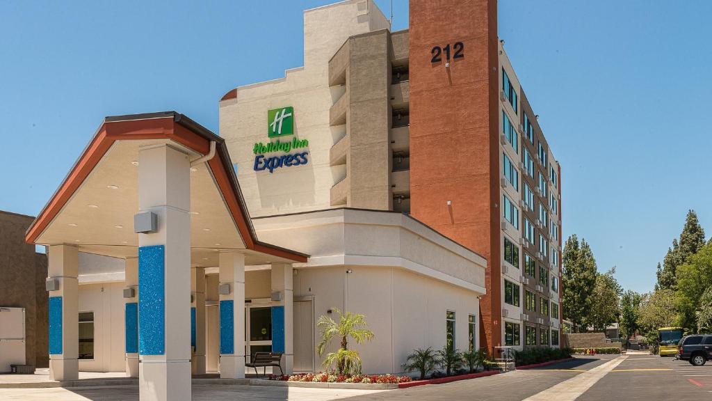 a hotel building with a kings cross sign on it at Holiday Inn Express Fullerton-Anaheim, an IHG Hotel in Fullerton