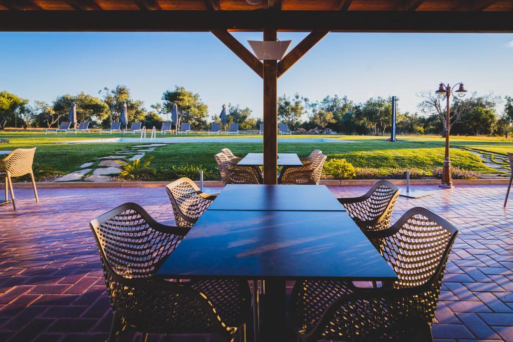 a blue table and chairs on a patio at Vila Fuzeta Bed & Breakfast in Fuzeta