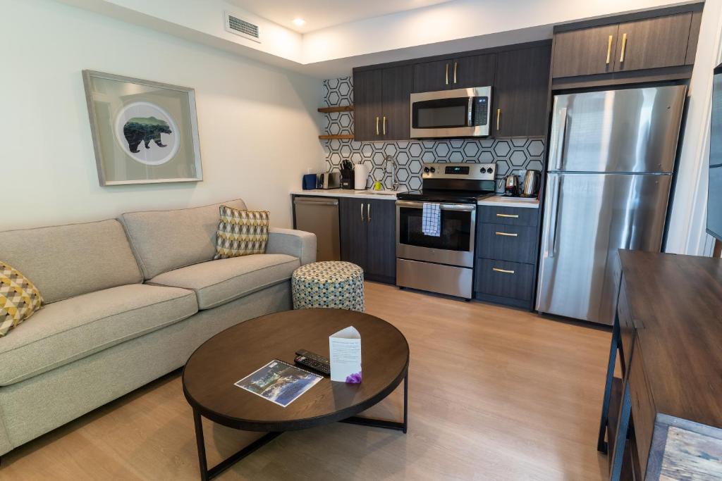 Basecamp Suites Canmore - Resim 14