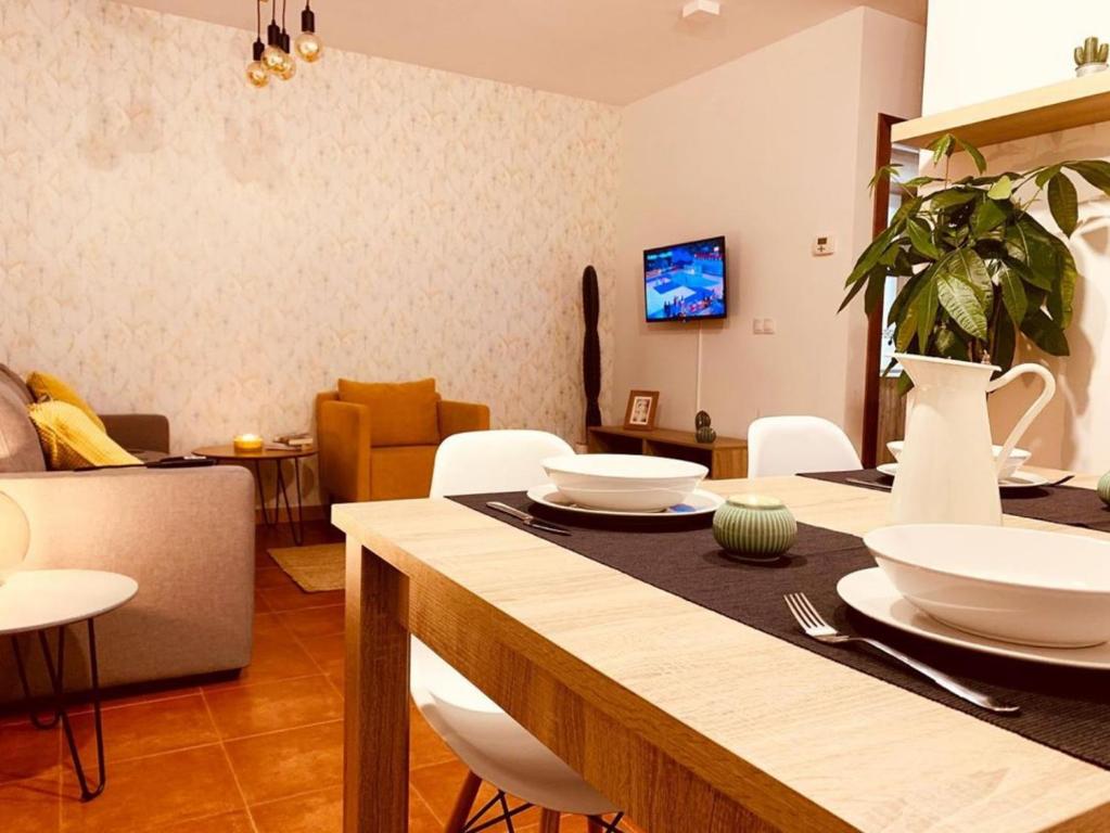 TV a/nebo společenská místnost v ubytování Las Casitas de Santillana