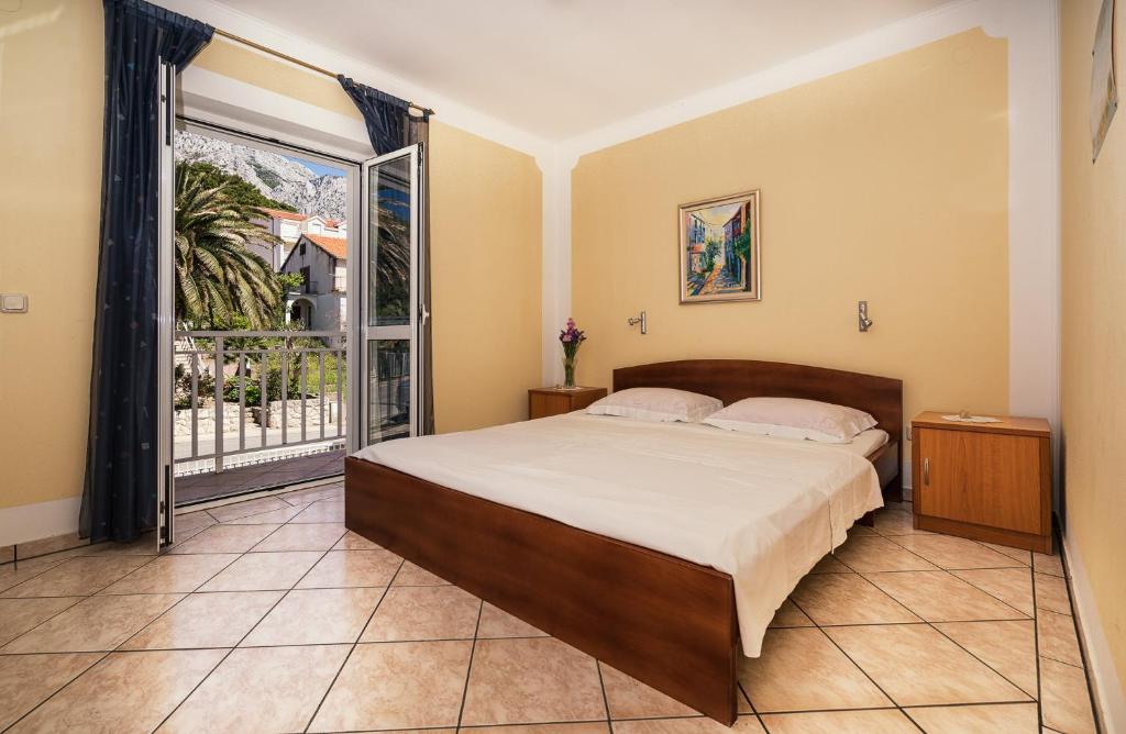 Colonia Apartments - 1