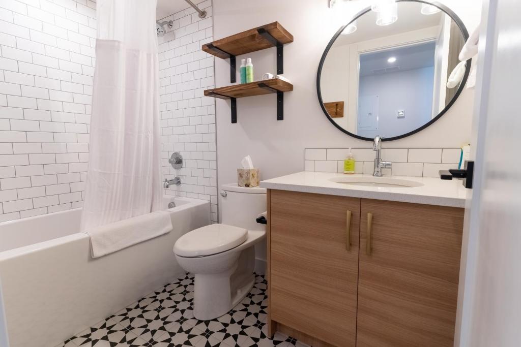 Koupelna v ubytování Basecamp Suites Canmore