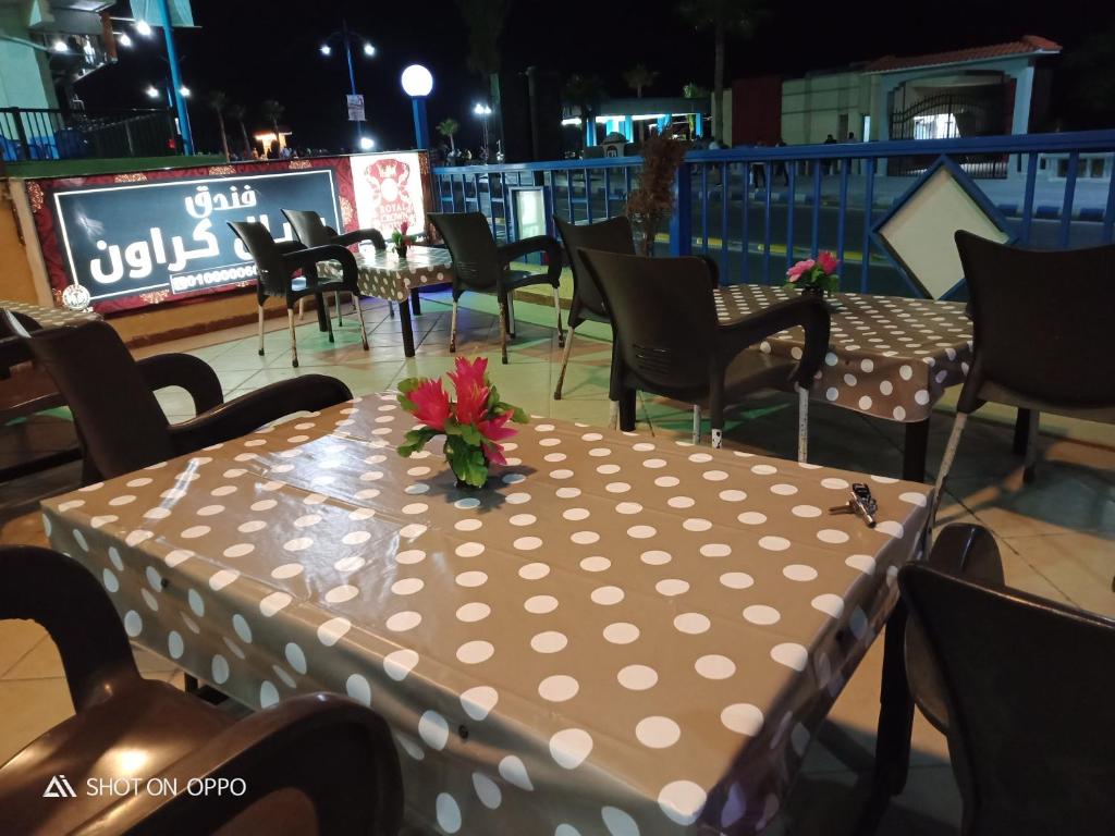 Restaurace v ubytování Royal Crown Hotel Marsa Matruh عائلات فقط