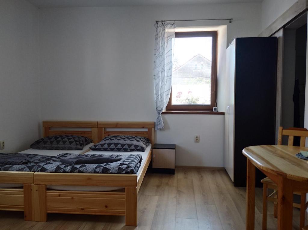 Postel nebo postele na pokoji v ubytování Apartmány Opolany