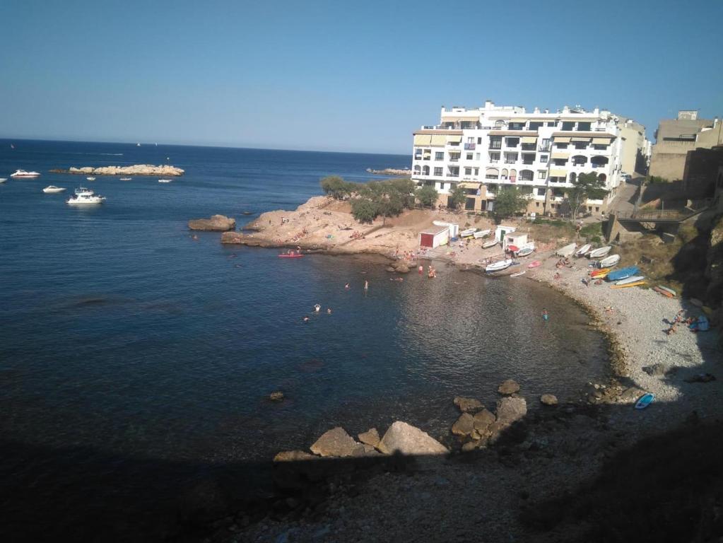 Hotel Erianob, LEscala – Updated 2022 Prices