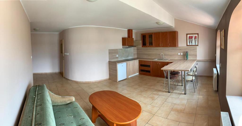 Kuchyňa alebo kuchynka v ubytovaní Apartamenty nad jeziorem