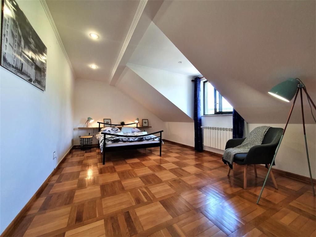 Posteľ alebo postele v izbe v ubytovaní Apartamenty pod Holicą