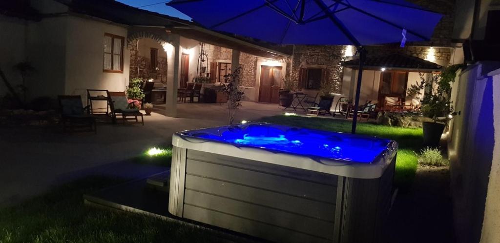 Basen w obiekcie Rooms & Apartment STELIO lub w pobliżu