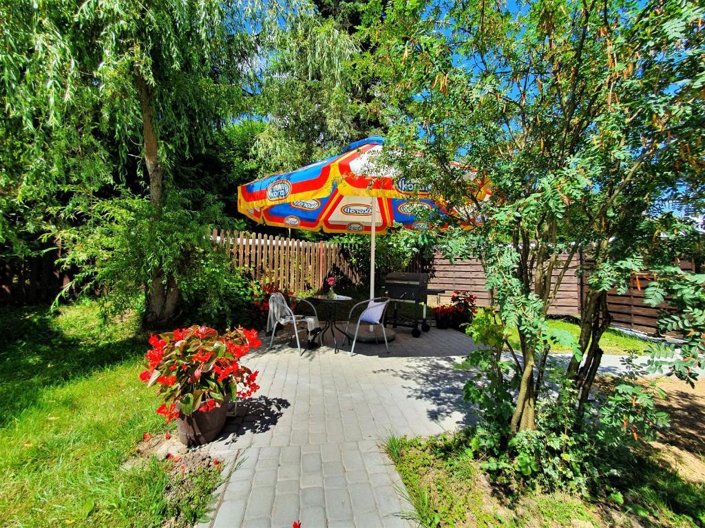 Vonkajšia záhrada v ubytovaní Apartamenty pod Holicą