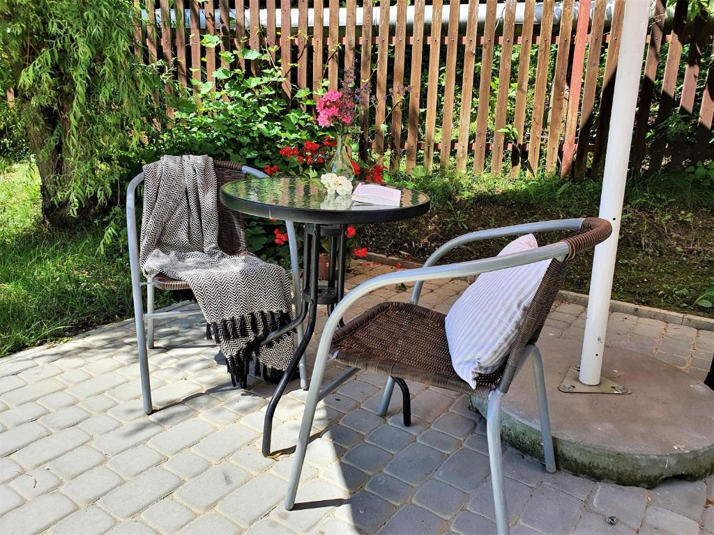 Vonkajšia záhrada v ubytovaní Apartamenty pod Holicą