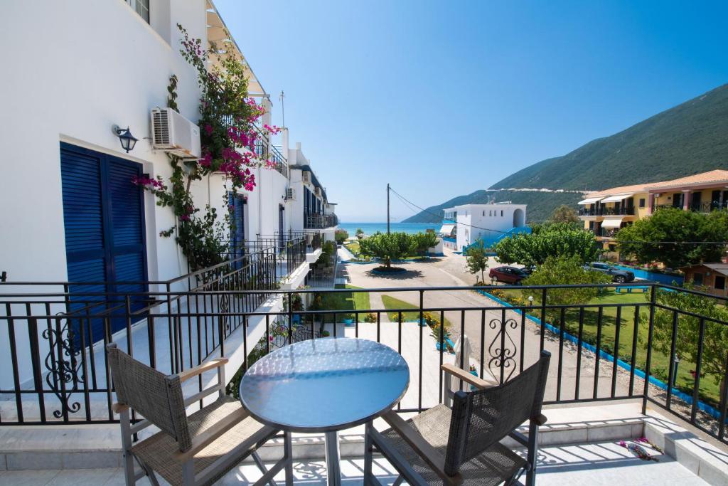 a balcony with a table and chairs and a view of the ocean at Surf Hotel in Vasiliki
