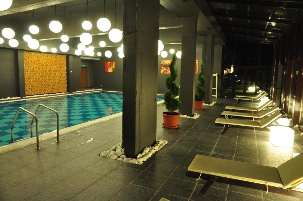Bazén v ubytování 3 Mountains Hotel nebo v jeho okolí