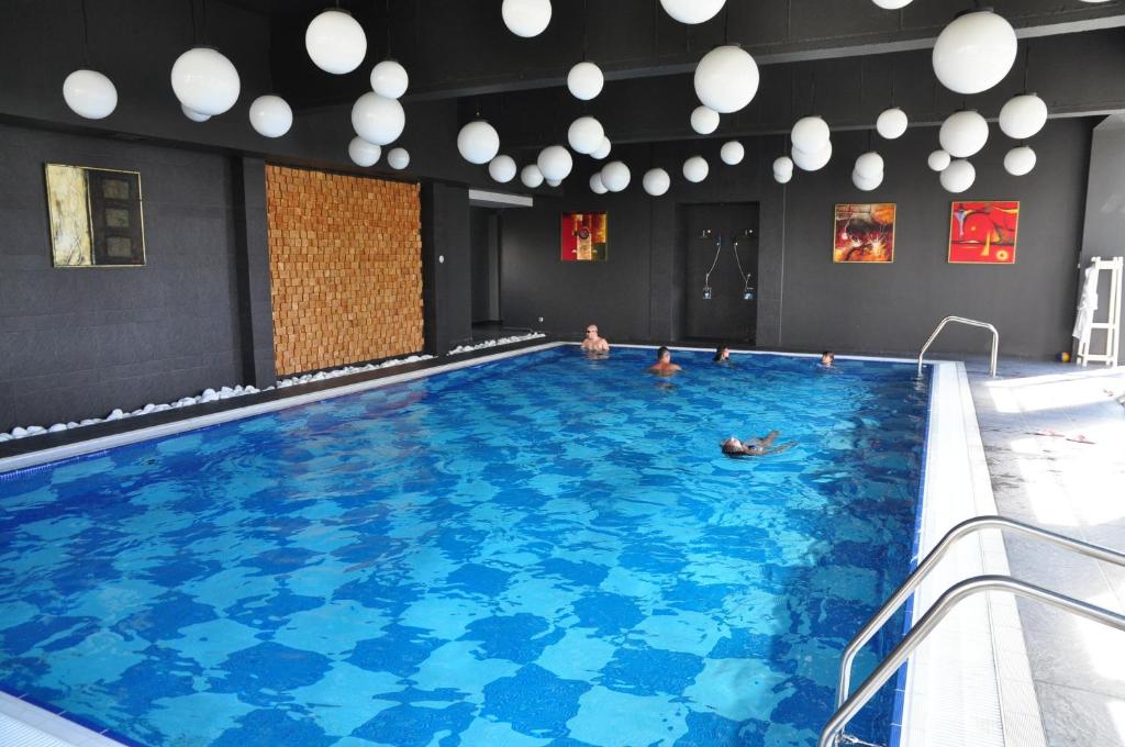 Bazén v ubytování 3 Mountains Hotel nebo v jeho okolí