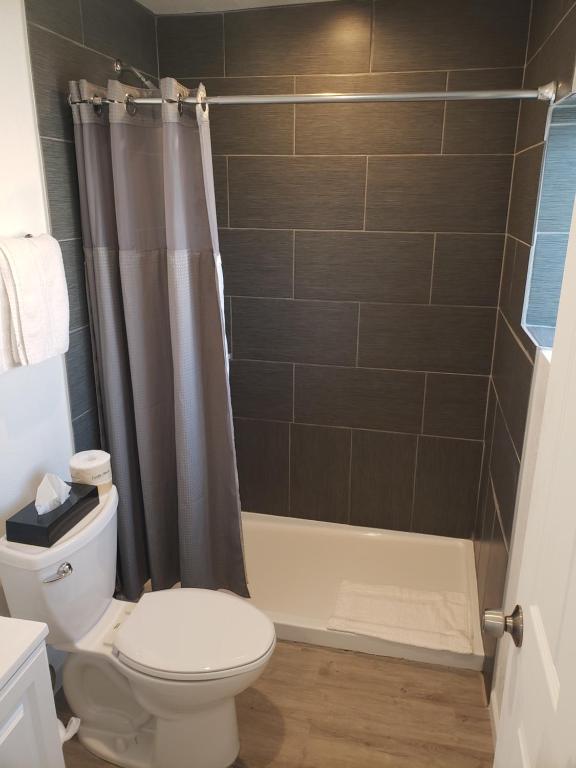 Koupelna v ubytování Deluxe Inn