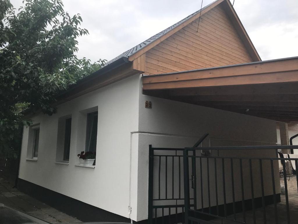 Budova, v ktorej sa apartmán nachádza