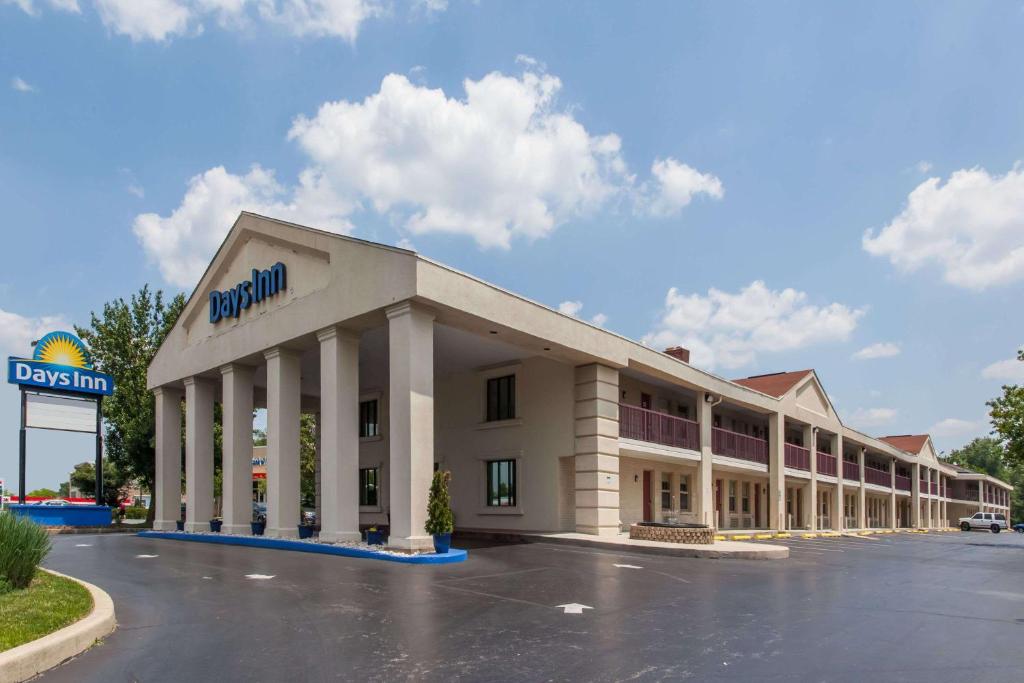 a front view of a hotel with a parking lot at Days Inn by Wyndham Wilmington Brandywine in Talleyville