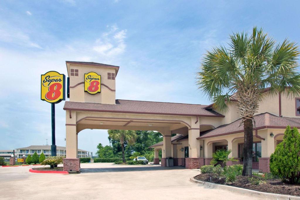 Super 8 by Wyndham Humble/Fm 1960/Hwy 59